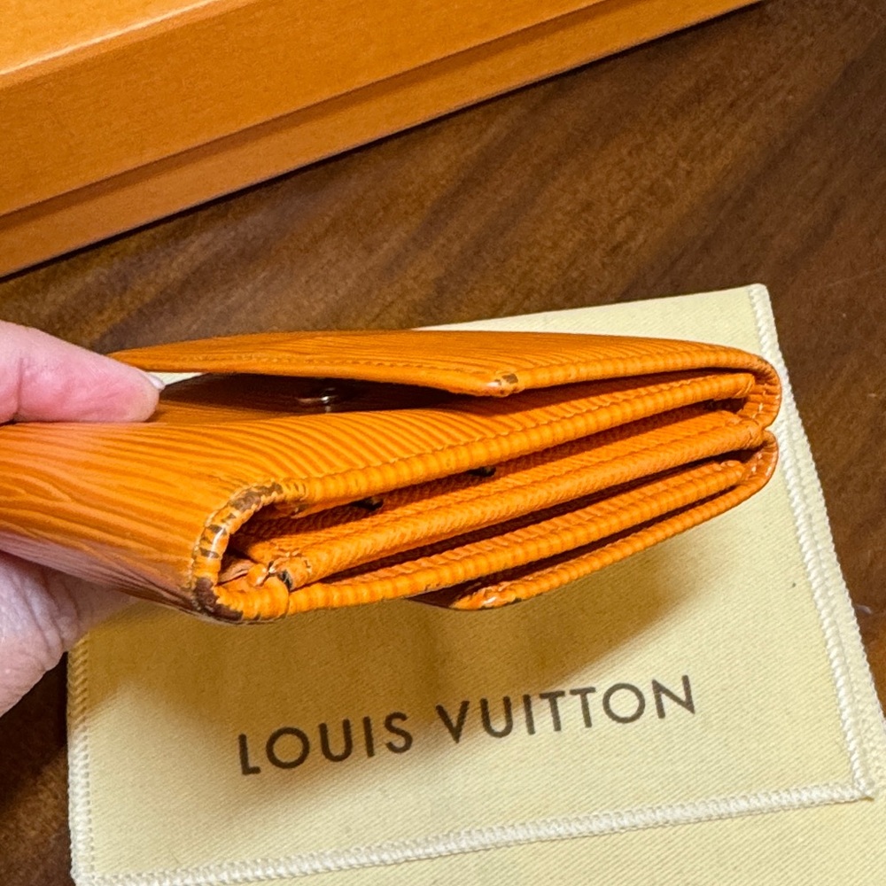 Louis Vuitton Orange Epi Leather Wallet/Clutch W/COA and Dust Bag - Picture 4 of 16